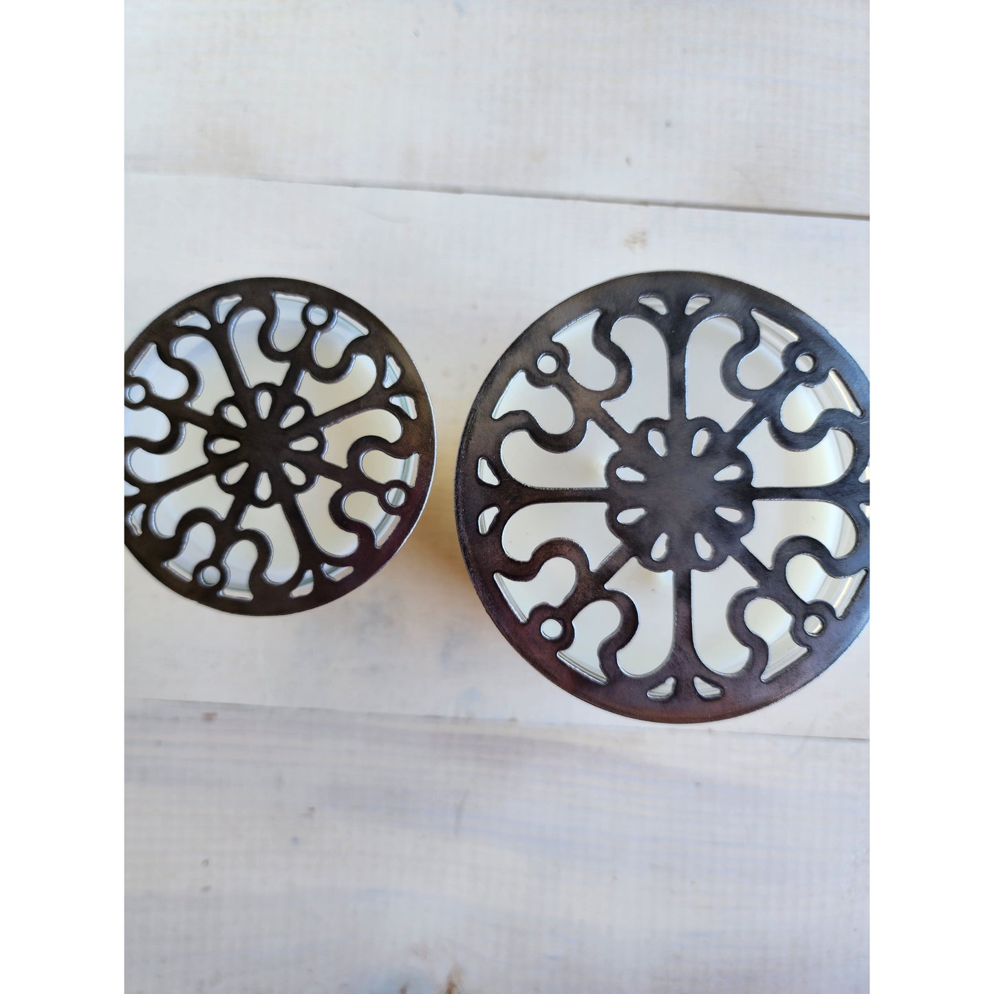 Victorian Scroll Metal Candle Topper – Elegant Jar Candle Lid, Vintage Decorative Candle Accessory