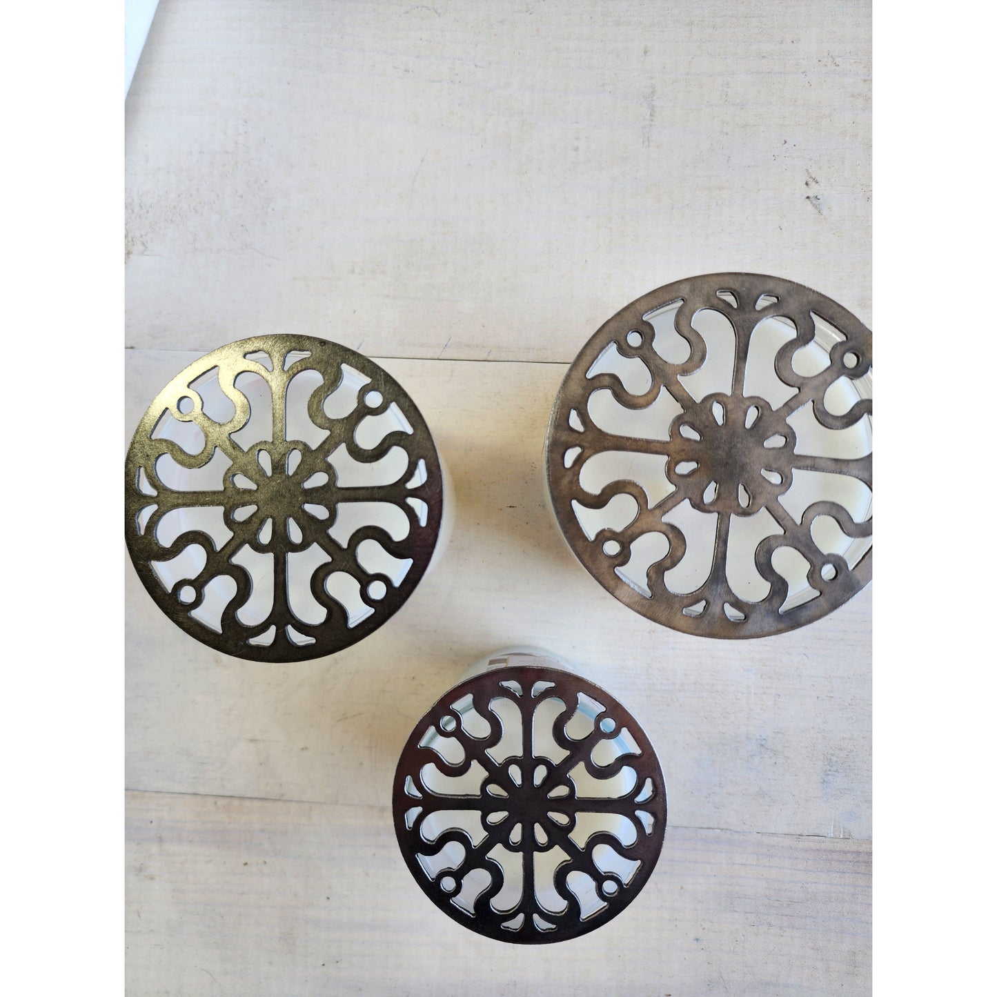Victorian Scroll Metal Candle Topper – Elegant Jar Candle Lid, Vintage Decorative Candle Accessory