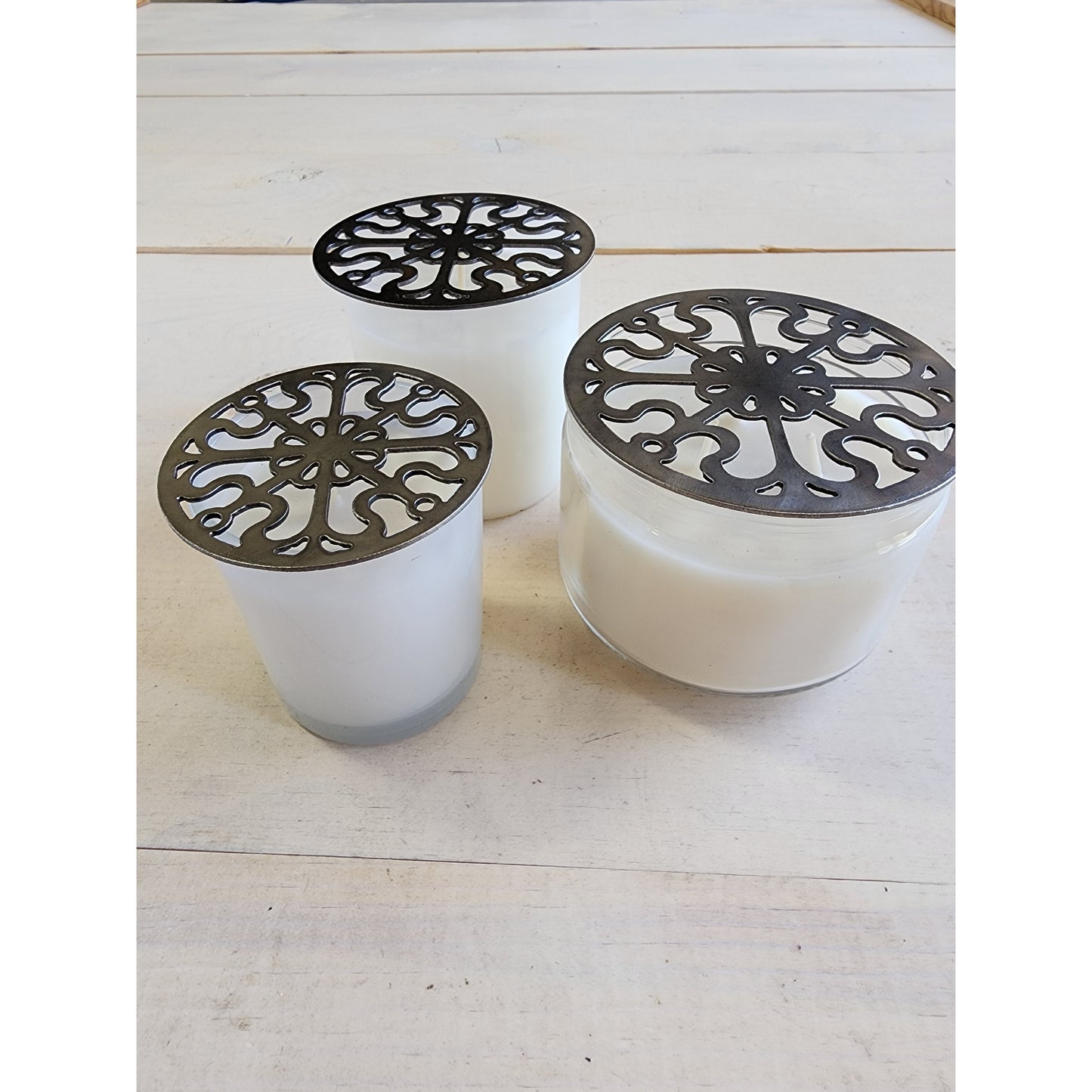 Victorian Scroll Metal Candle Topper – Elegant Jar Candle Lid, Vintage Decorative Candle Accessory