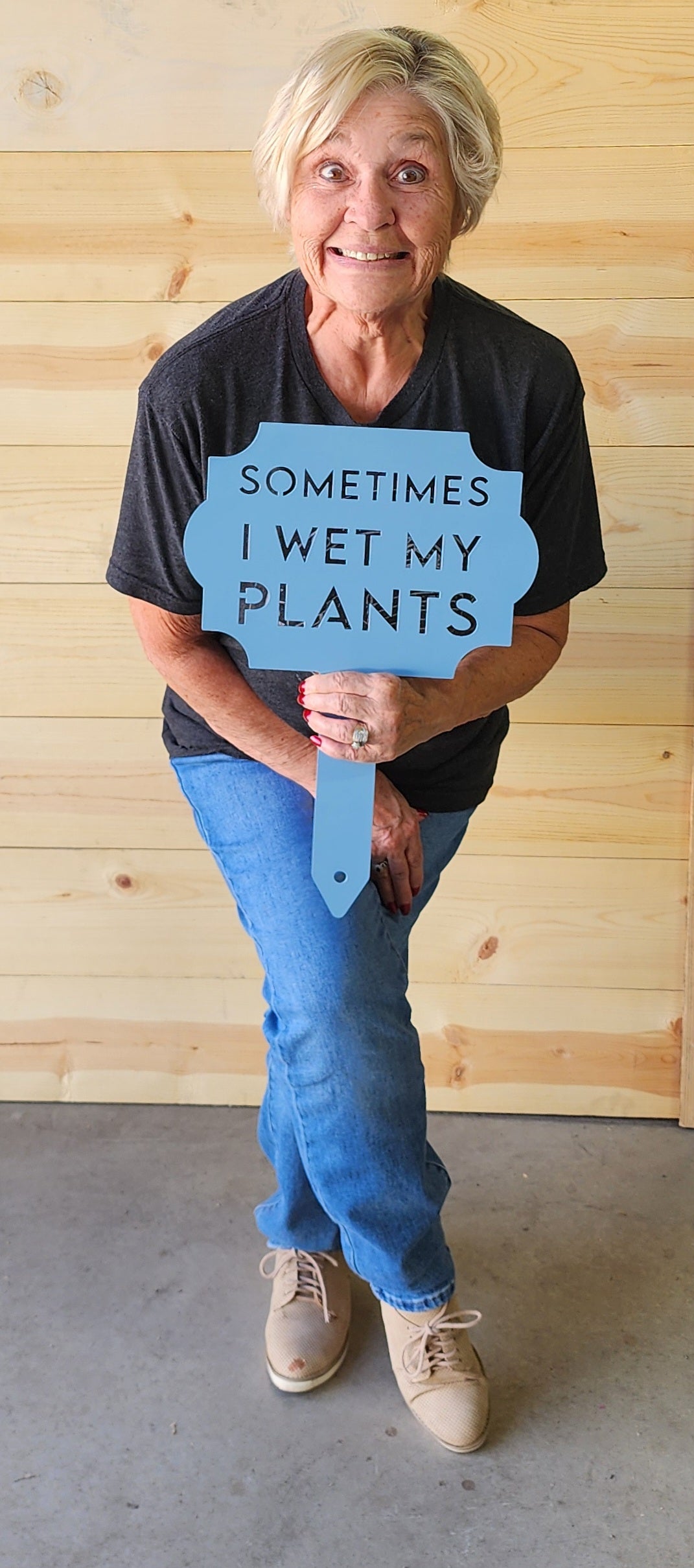 Funny Metal Garden Sign – "Sometimes I Wet My Plants" – Yard Stake