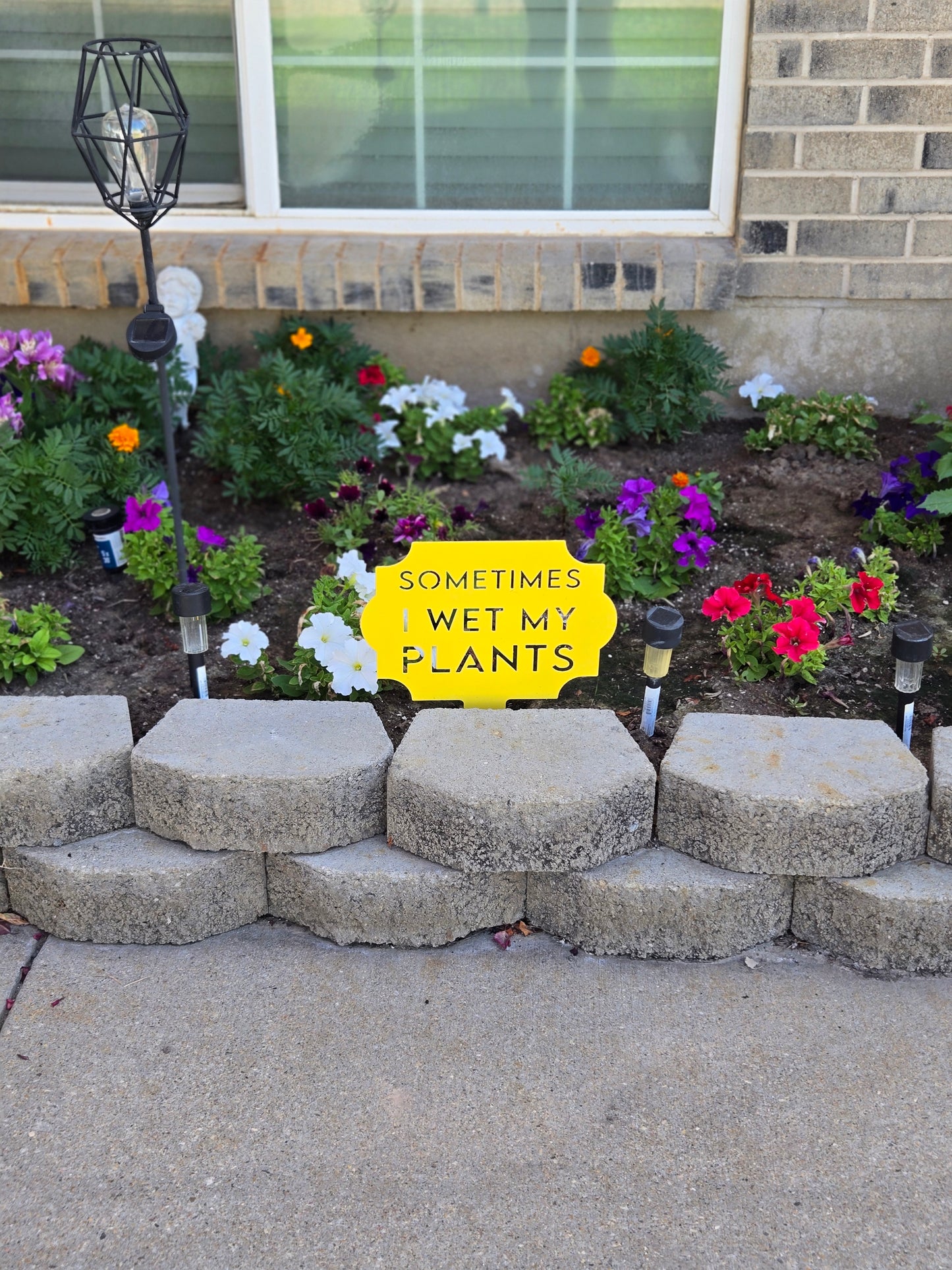 Funny Metal Garden Sign – "Sometimes I Wet My Plants" – Yard Stake