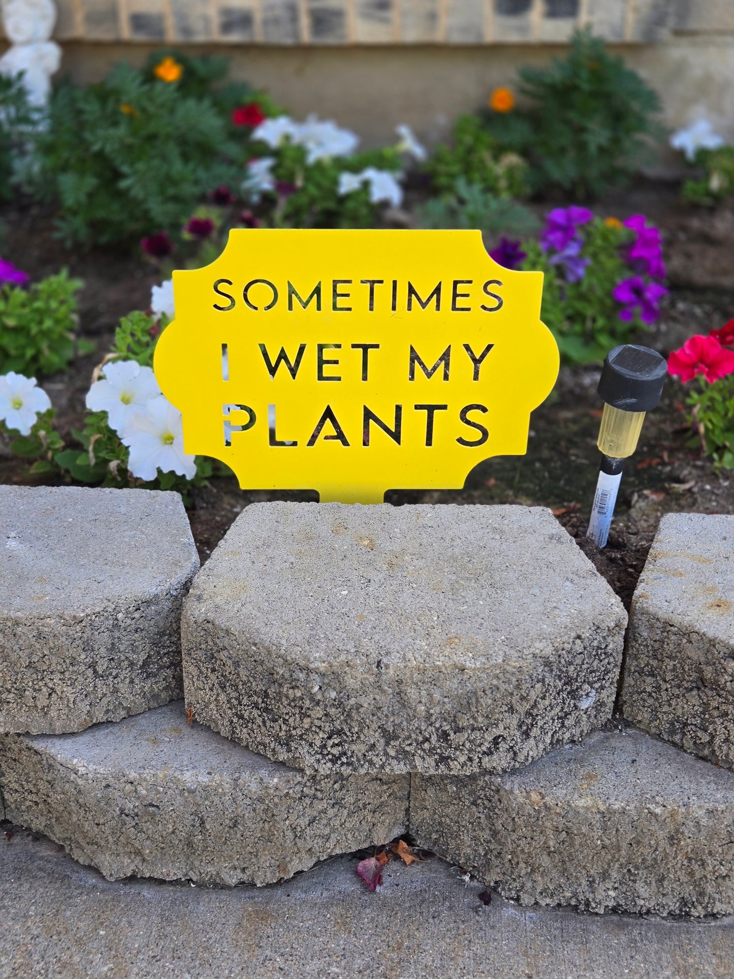 Funny Metal Garden Sign – "Sometimes I Wet My Plants" – Yard Stake