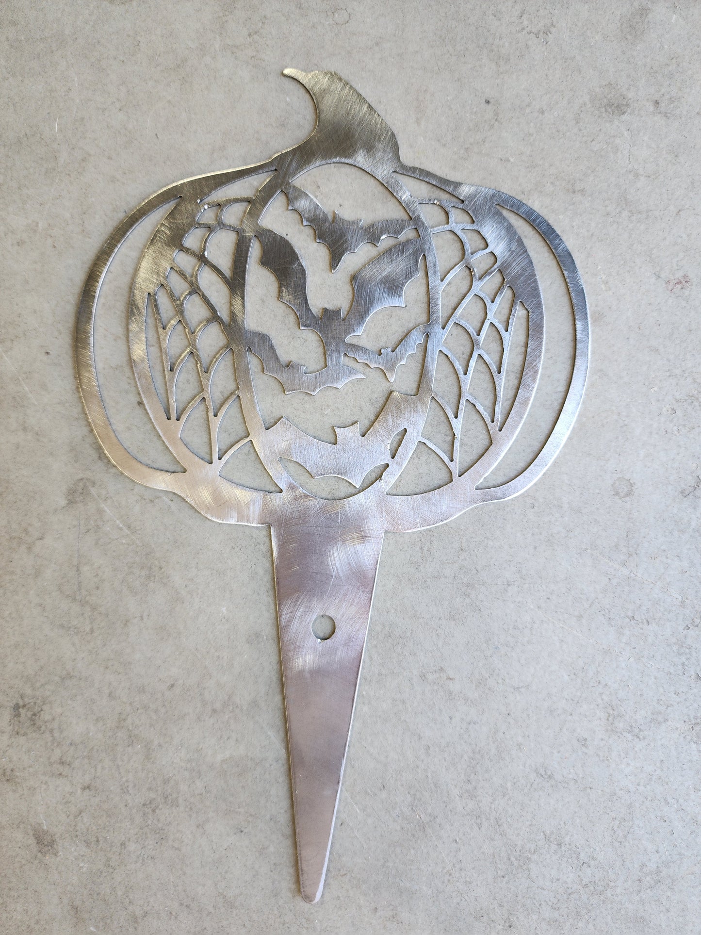 Halloween Pumpkin Bat Garden Stake – Spooky Metal Yard Decoration