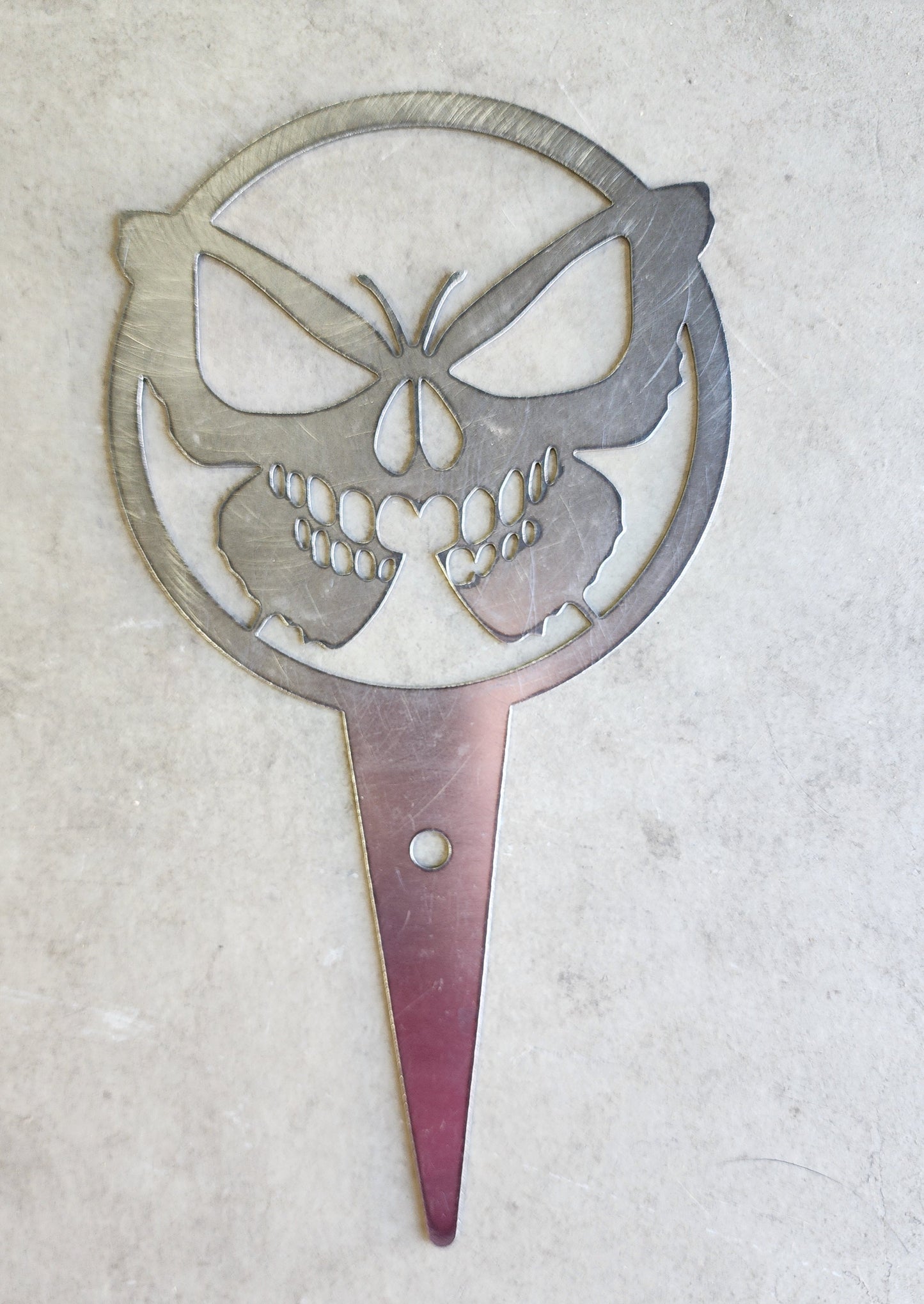Skull Butterfly Metal Garden Stake – Gothic Decor for Wall, Garden, or Patio