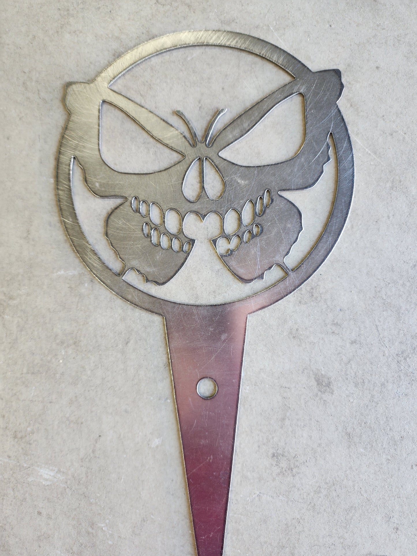 Skull Butterfly Metal Garden Stake – Gothic Decor for Wall, Garden, or Patio