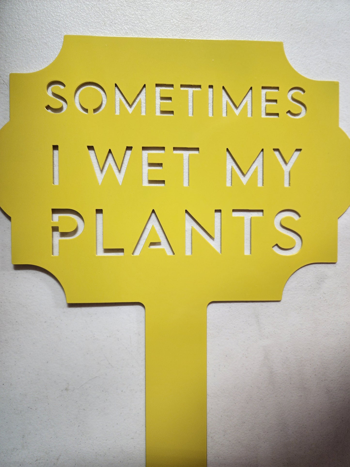 Funny Metal Garden Sign – "Sometimes I Wet My Plants" – Yard Stake