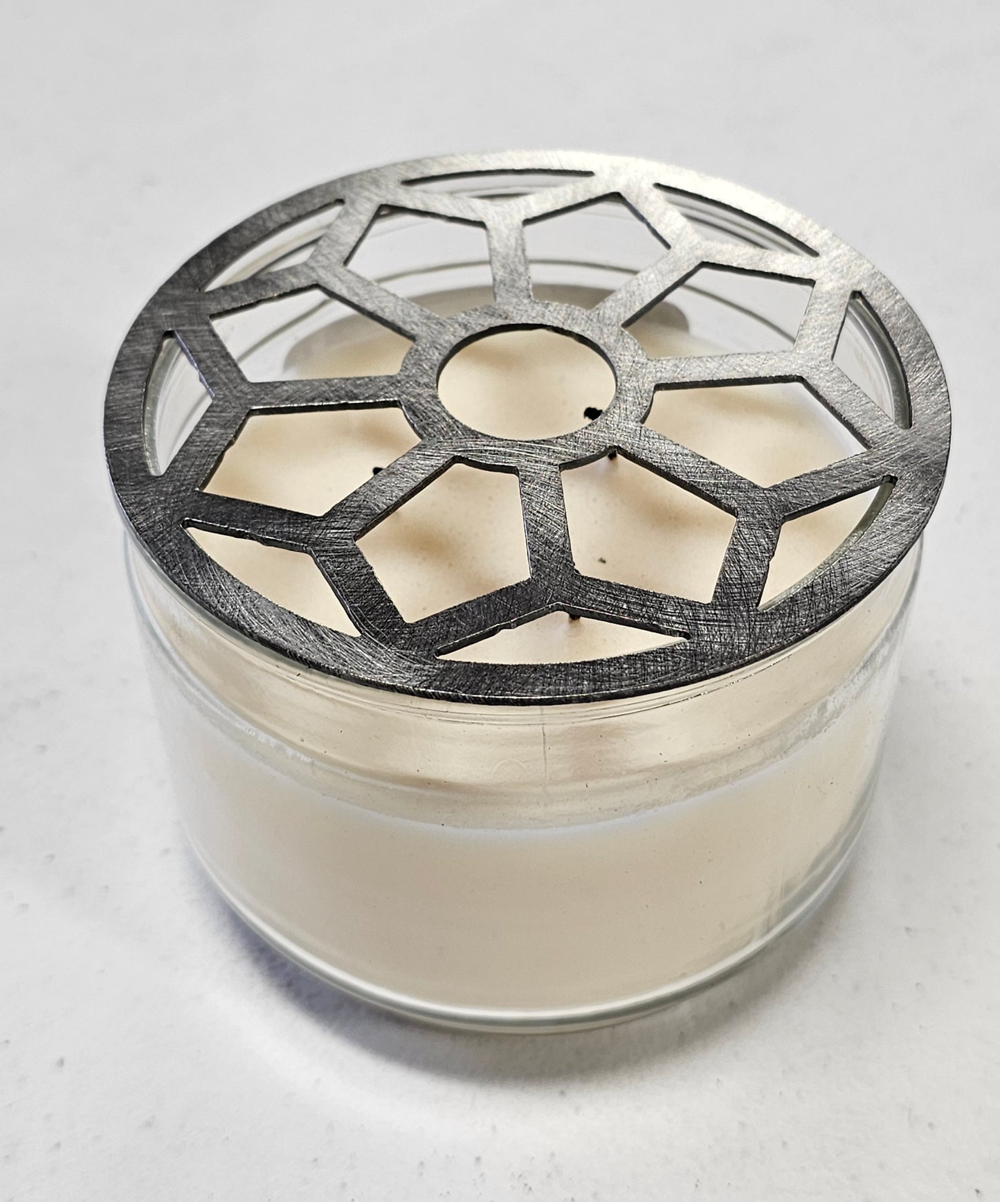 Geometric Bloom Candle Topper – Modern Metal Candle Lid with Geometric Flower Design for Even Burn & Home Decor