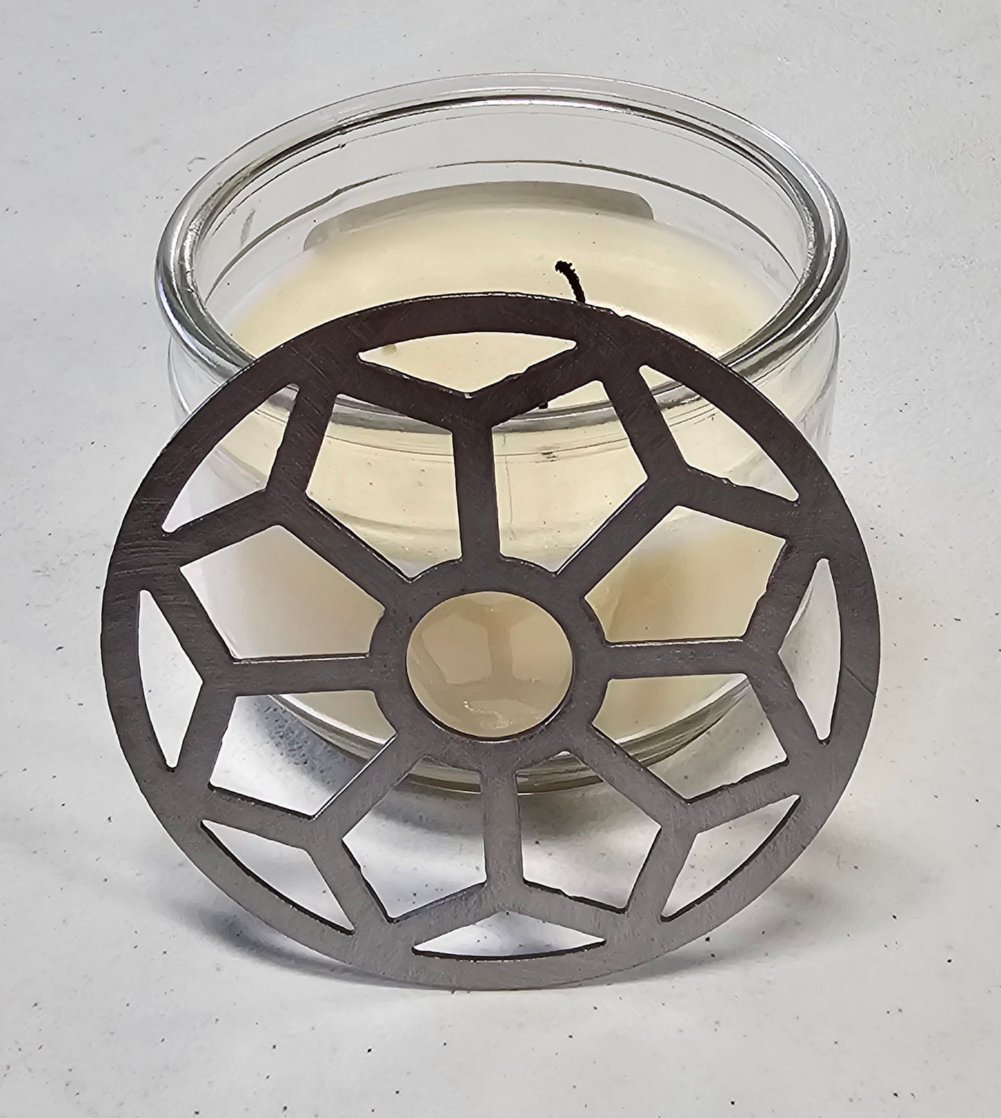 Geometric Bloom Candle Topper – Modern Metal Candle Lid with Geometric Flower Design for Even Burn & Home Decor