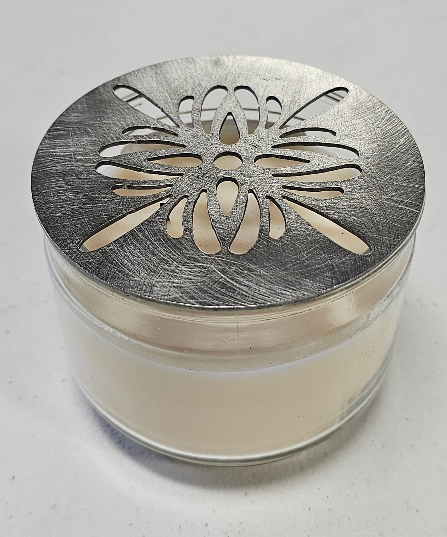Radiant Petal Candle Topper – Floral Metal Candle Lid for Jar Candles | Decorative Candle Accessory for Even Burn & Home Décor