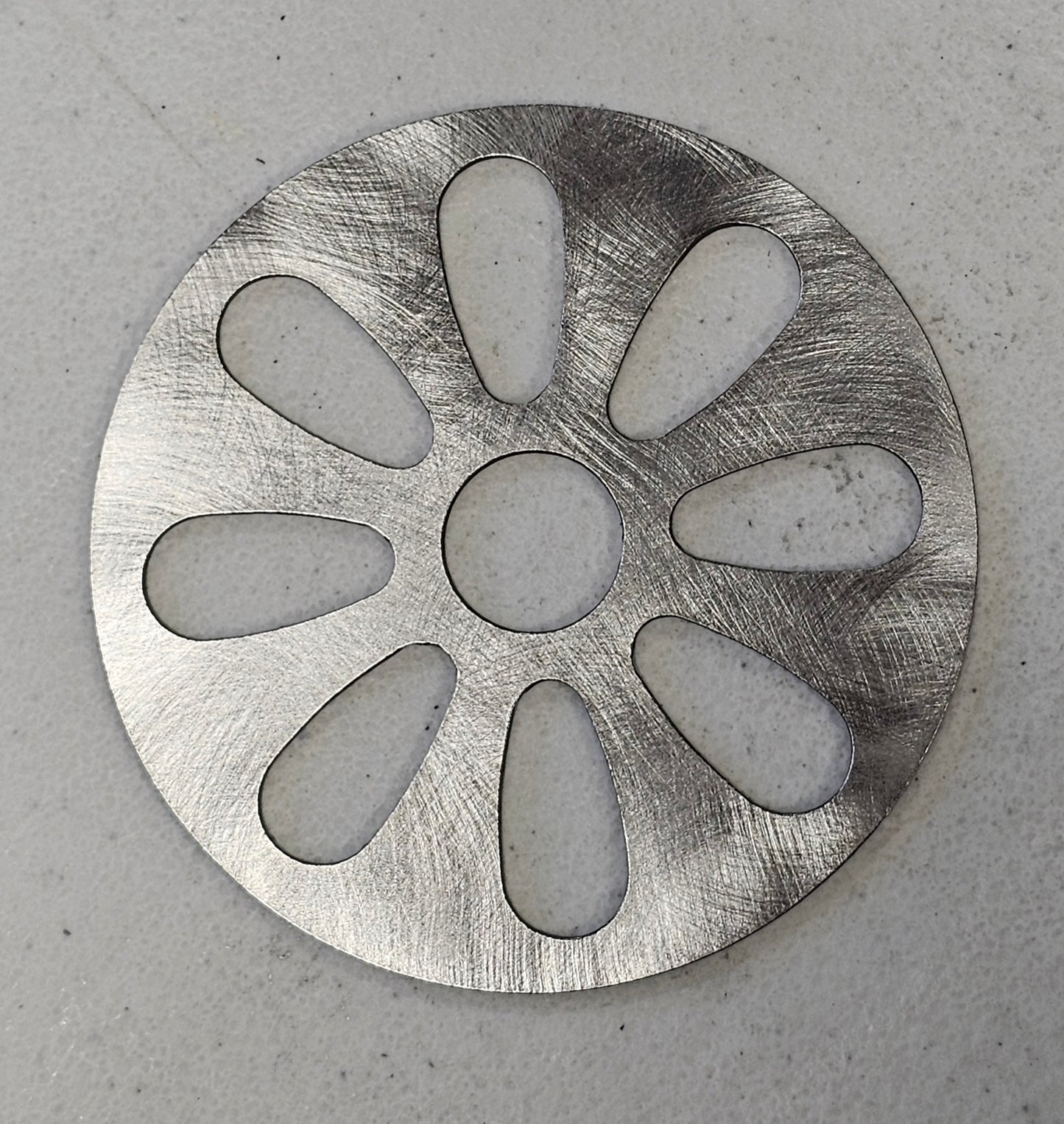 Flower Pattern Metal Candle Topper – Decorative Jar Candle Lid for Even Burn & Longer-Lasting Candles