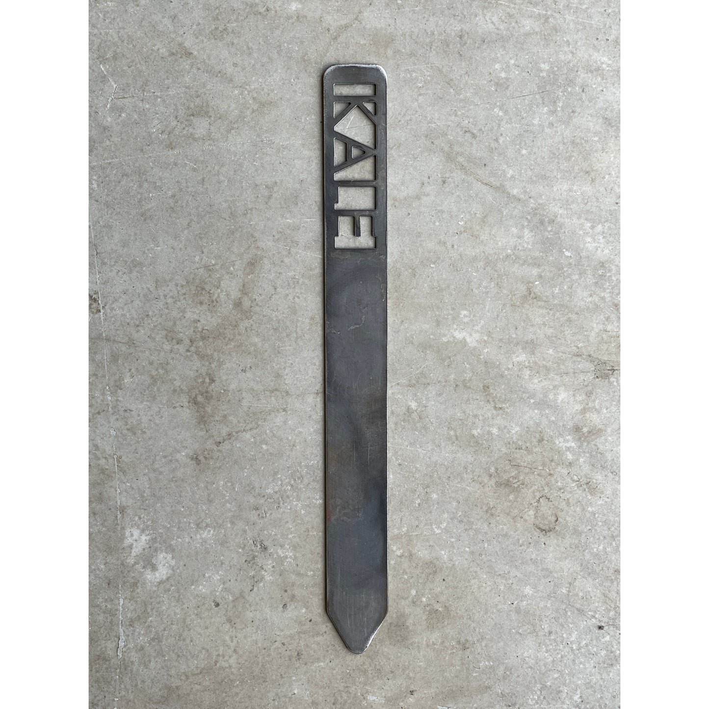 Garden Stakes Black Metal – Decorative & Durable Plant Markers for Outdoor Use