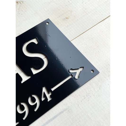 Custom Family Name Metal Sign – Personalized Rectangular Wall Decor