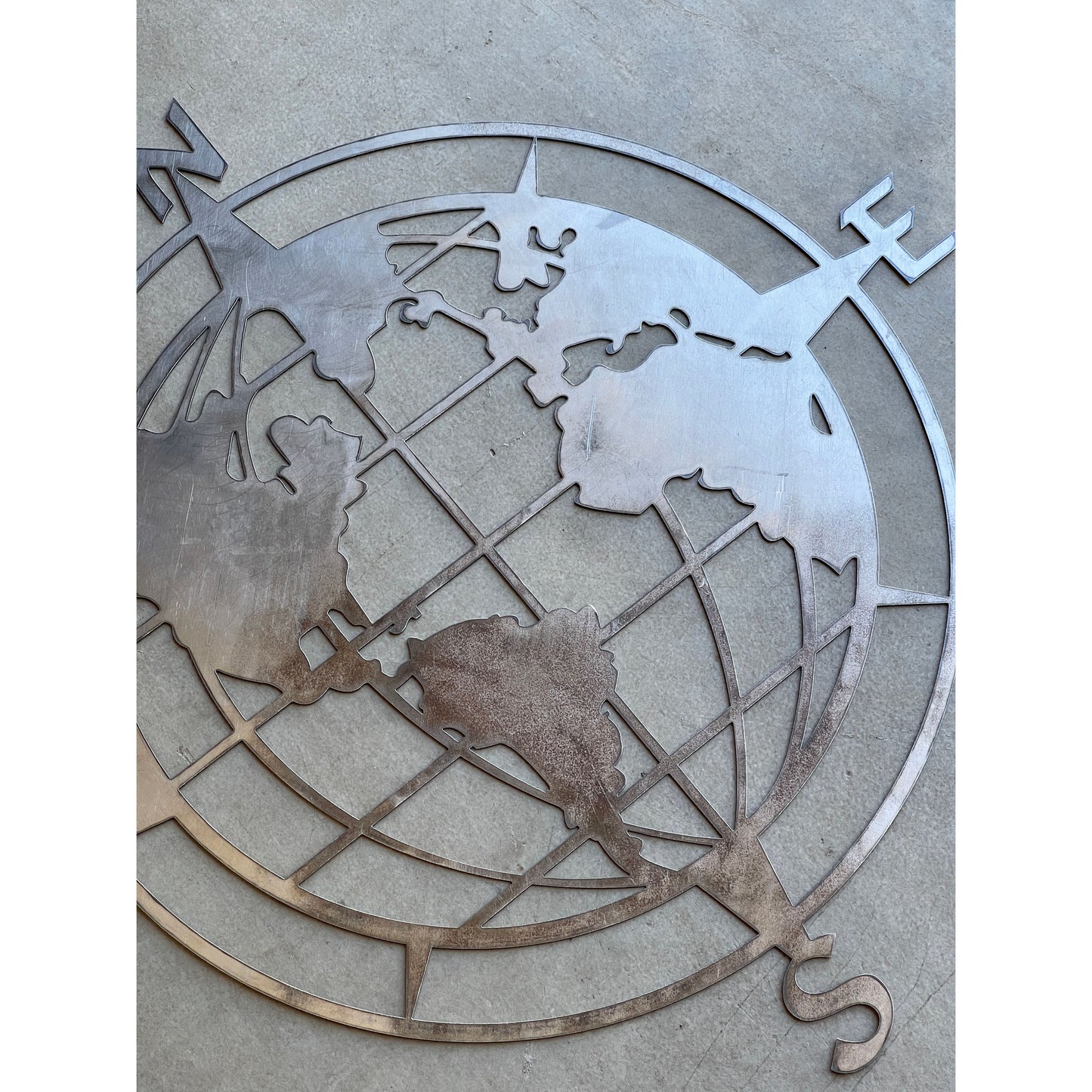 Metal World Compass Wall Sign – Rustic Globe Wall Art for Home or Office