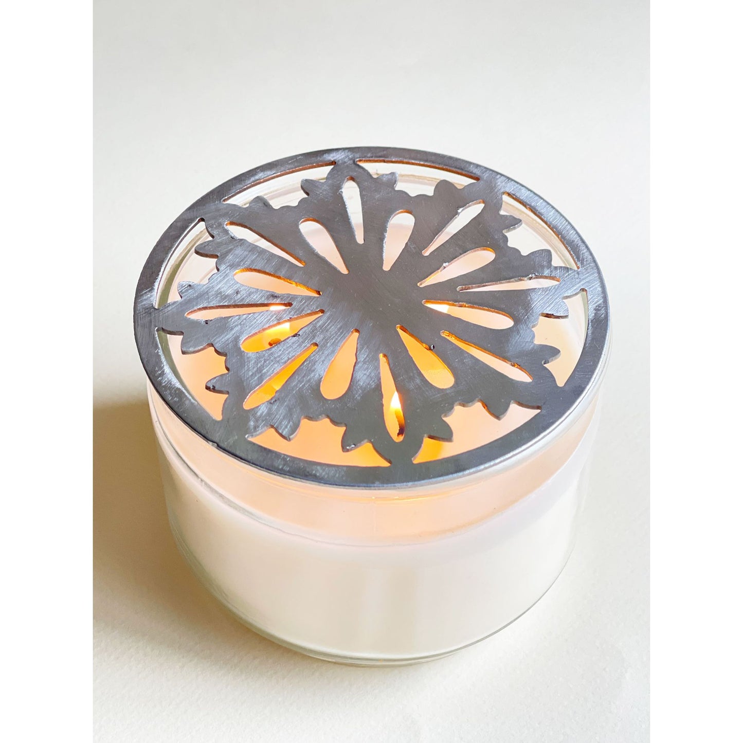 Nordic Snowflake Candle Topper – Decorative Metal Lid for Candles