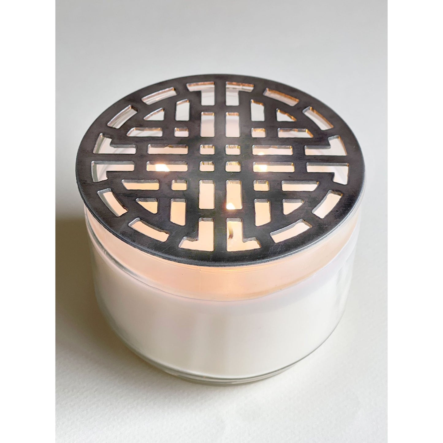 Metal Lace Candle Topper – Elegant Decorative Lid for Jar Candles