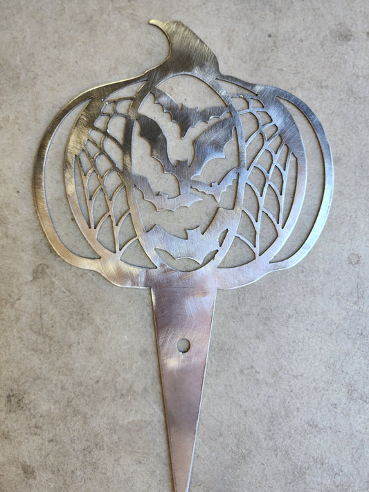 Halloween Pumpkin Bat Garden Stake – Spooky Metal Yard Decoration