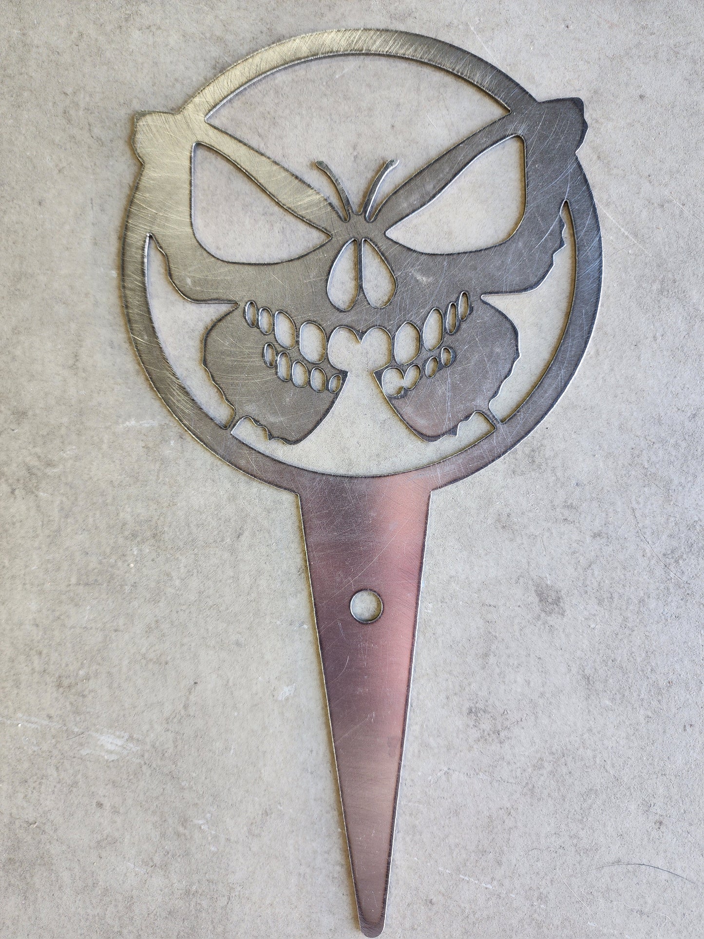 Skull Butterfly Metal Garden Stake – Gothic Decor for Wall, Garden, or Patio