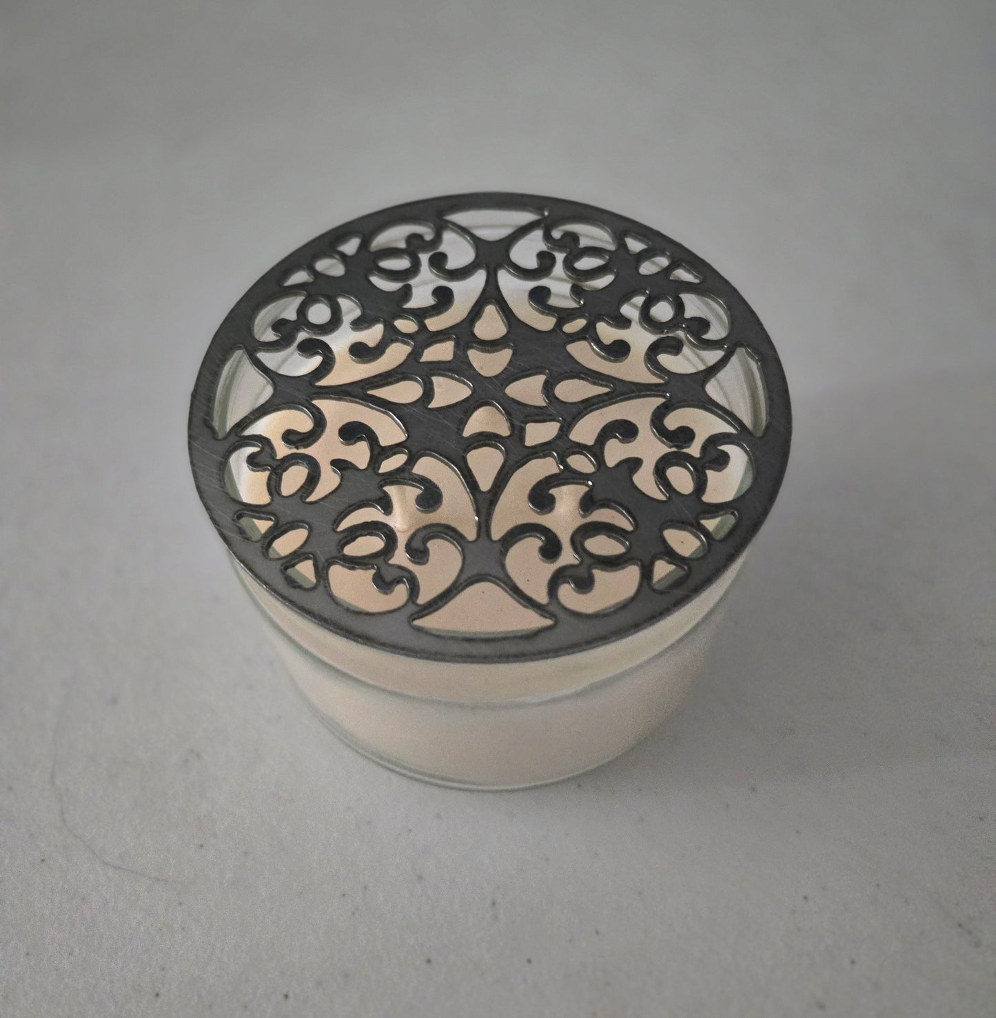 Elegant baroque style candle accessory