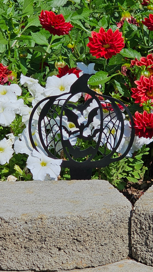 Halloween Pumpkin Bat Garden Stake – Spooky Metal Yard Decoration