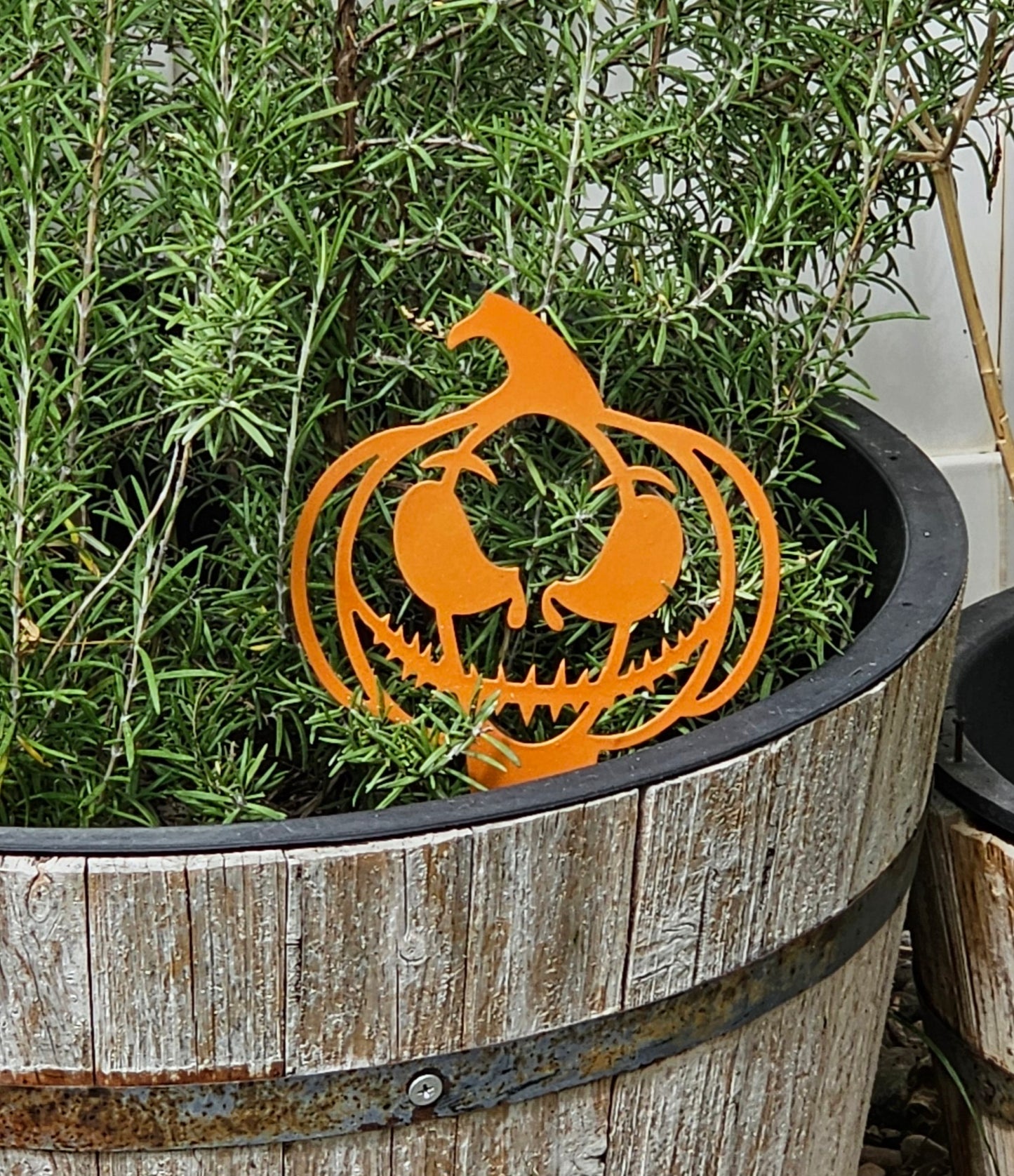 Sinister Pumpkin Metal Garden Stake – Halloween Yard and Garden Decor