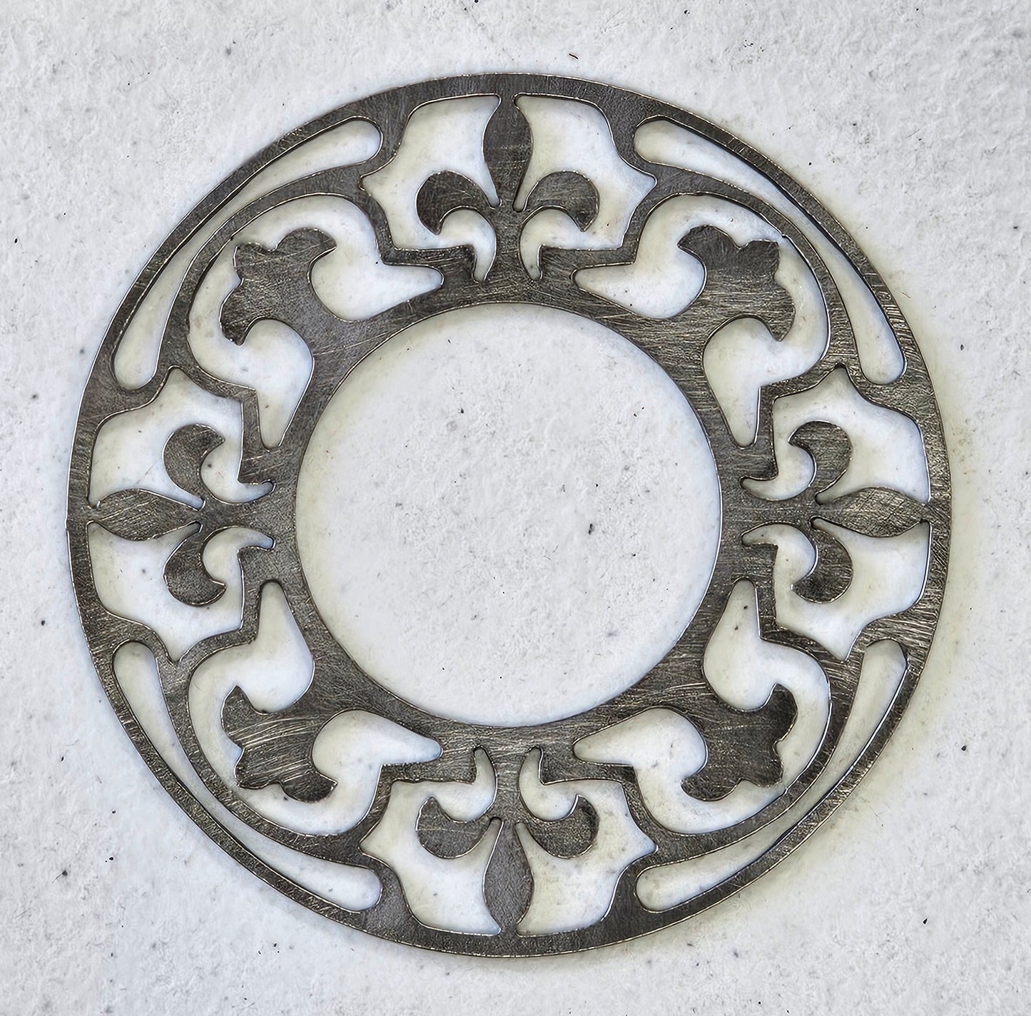 Fleur-de-Lis Candle Topper – Wax-Melt Enhancing Metal Candle Top • Decorative Flame Diffuser for Better Wax Pooling