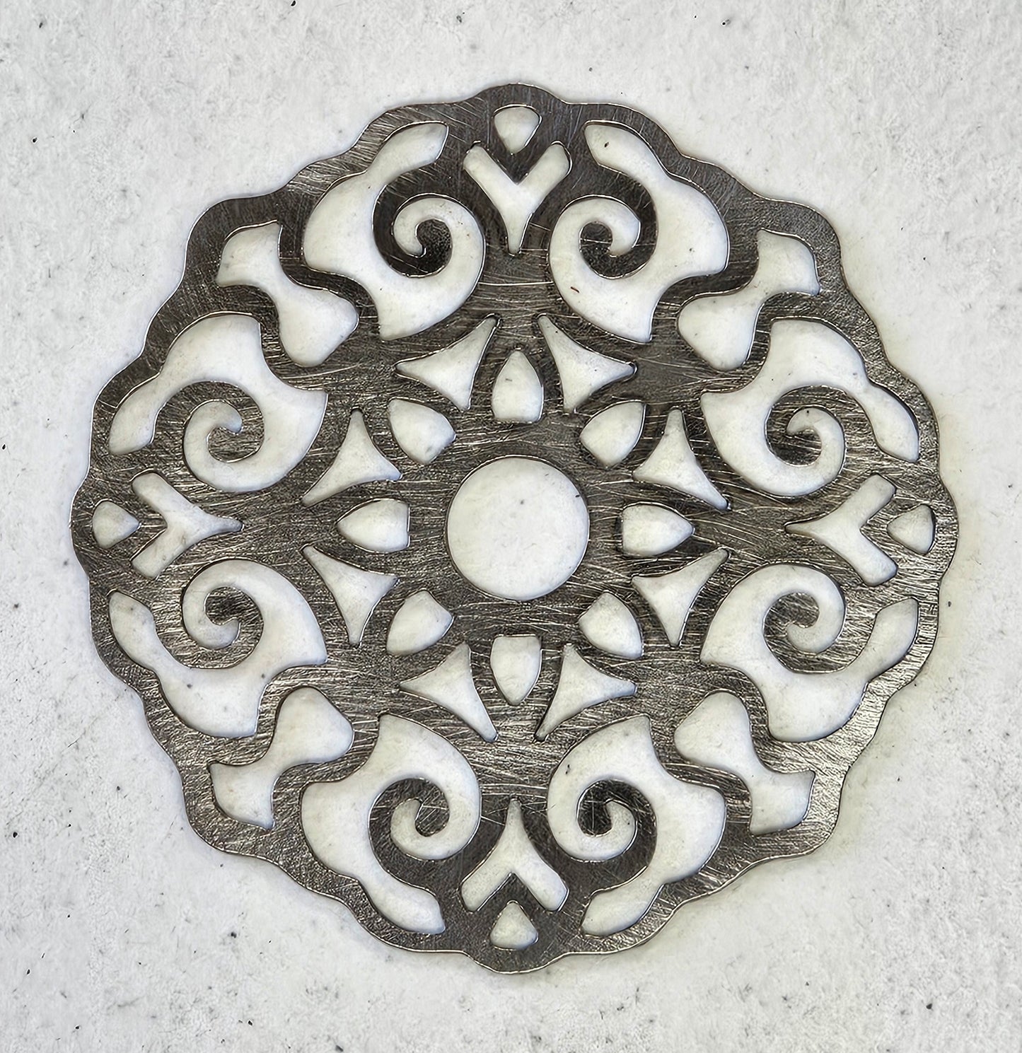 Ornate Vintage Scroll Candle Topper – Decorative Metal Jar Candle Lid for Even Burn & Improved Airflow