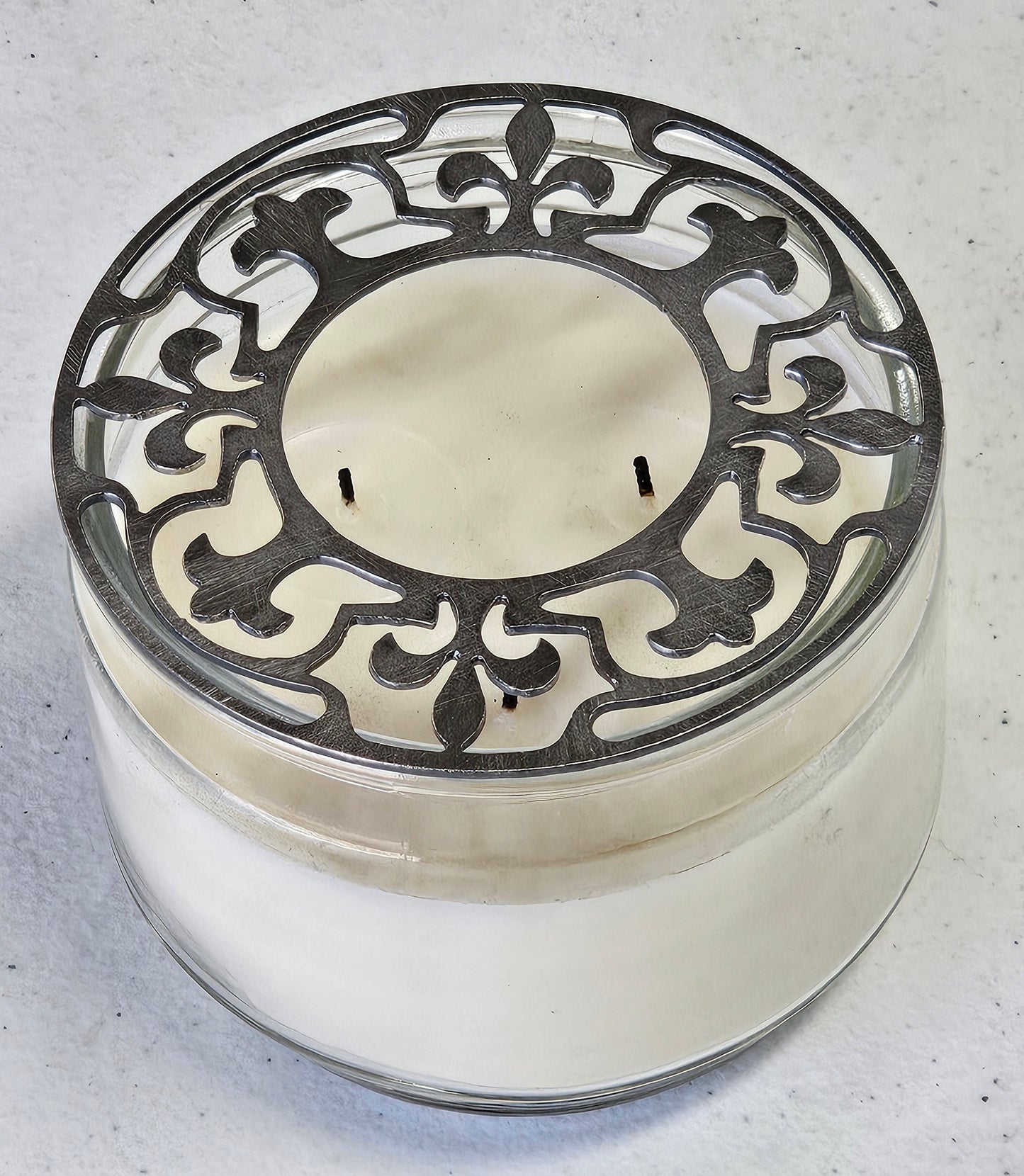 Fleur-de-Lis Candle Topper – Wax-Melt Enhancing Metal Candle Top • Decorative Flame Diffuser for Better Wax Pooling