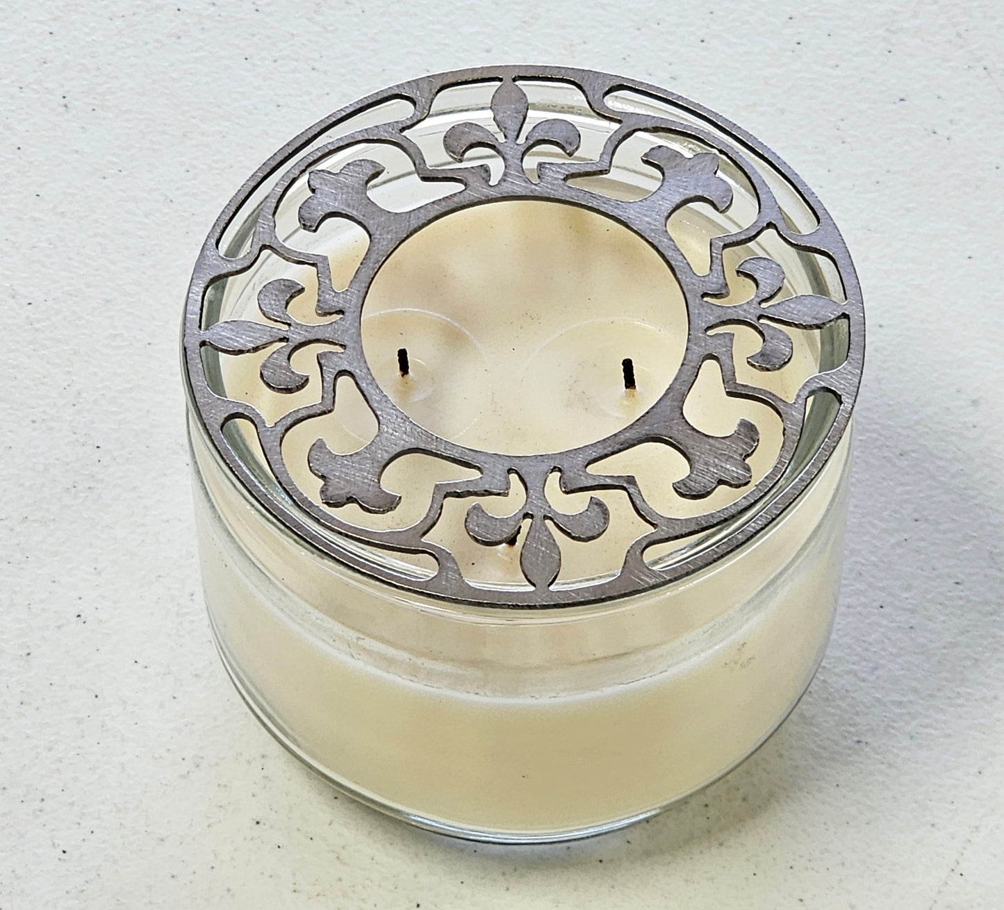 Fleur-de-Lis Candle Topper – Wax-Melt Enhancing Metal Candle Top • Decorative Flame Diffuser for Better Wax Pooling