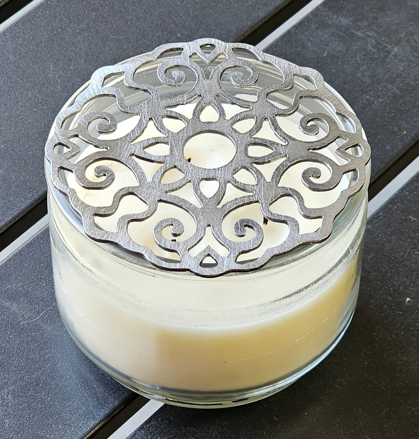 Ornate Vintage Scroll Candle Topper – Decorative Metal Jar Candle Lid for Even Burn & Improved Airflow