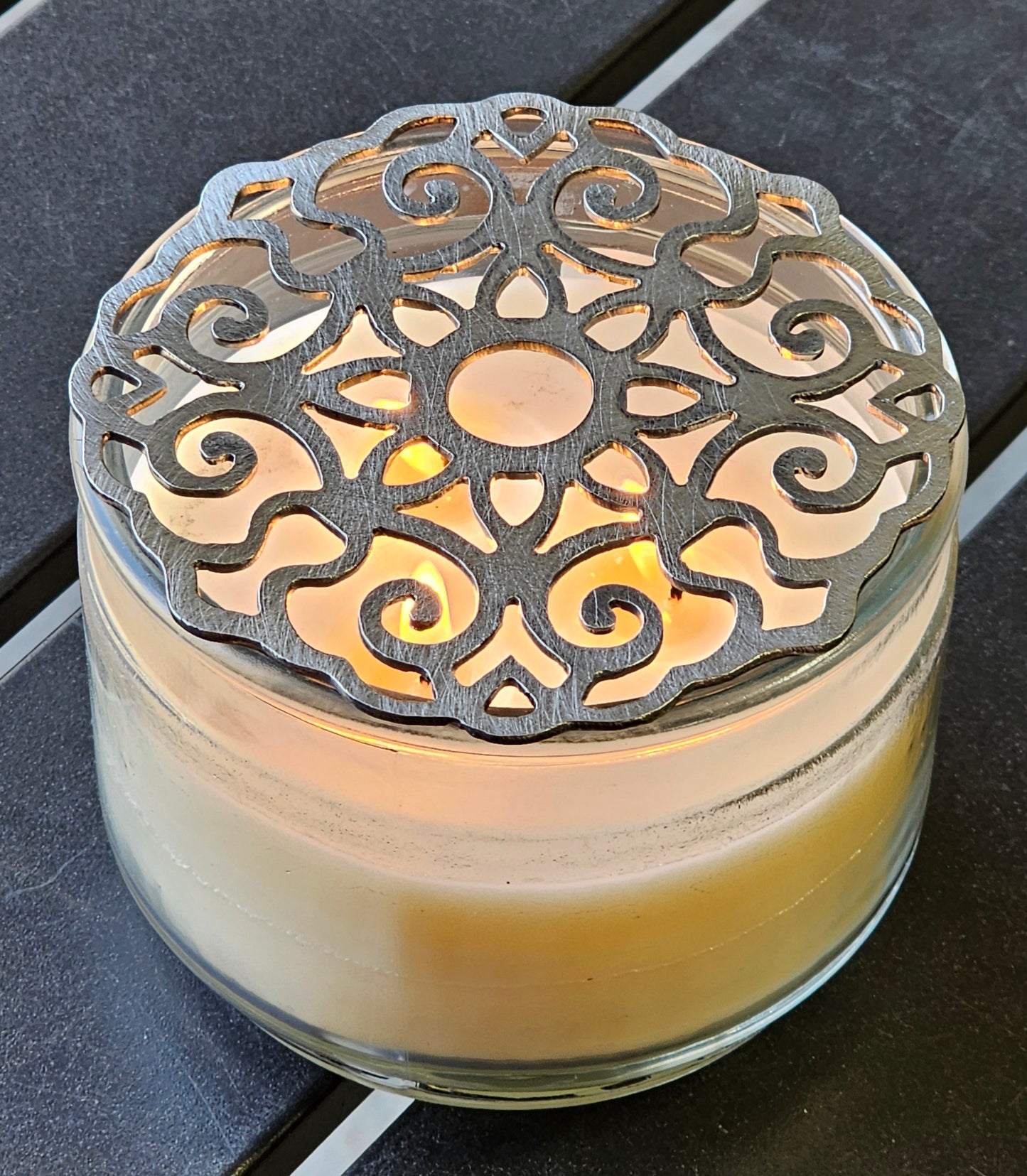 Ornate Vintage Scroll Candle Topper – Decorative Metal Jar Candle Lid for Even Burn & Improved Airflow