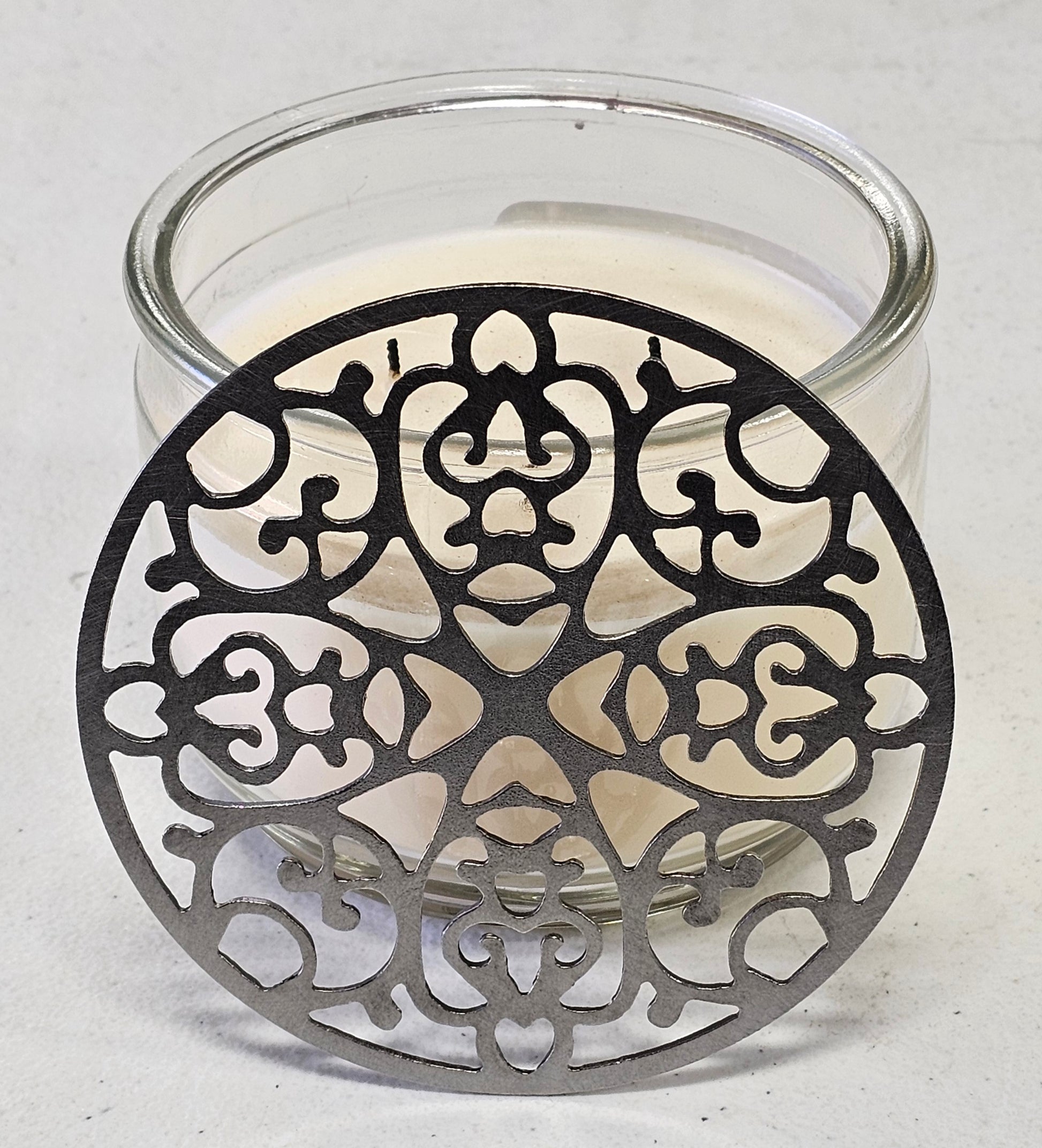 Decorative candle crown for even candle burns