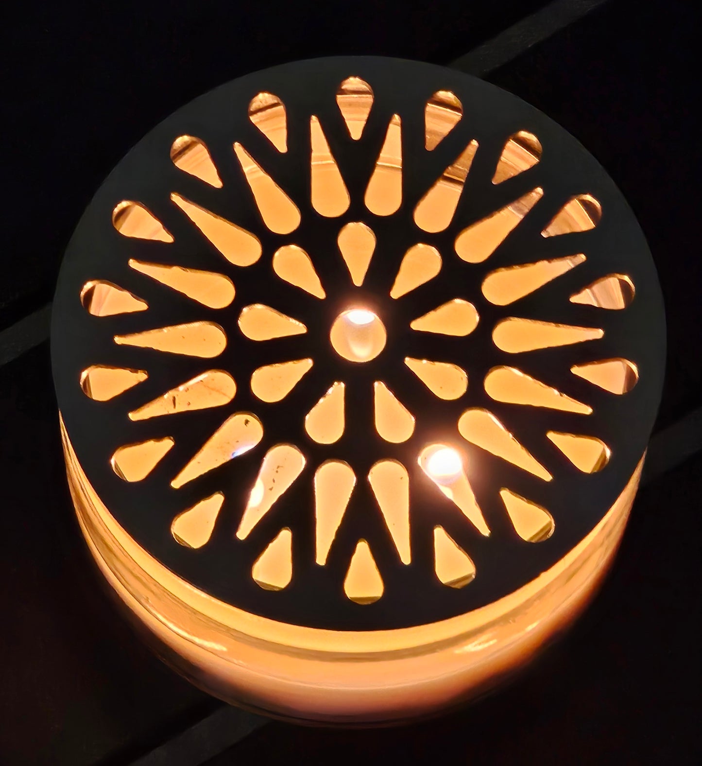 Glowburst Candle Topper – Sunburst Metal Candle Lid for Even Burn & Decorative Jar Candle Cover
