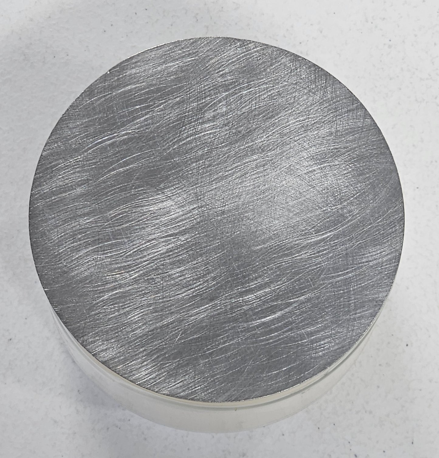 metal candle lid for extinguishing flame