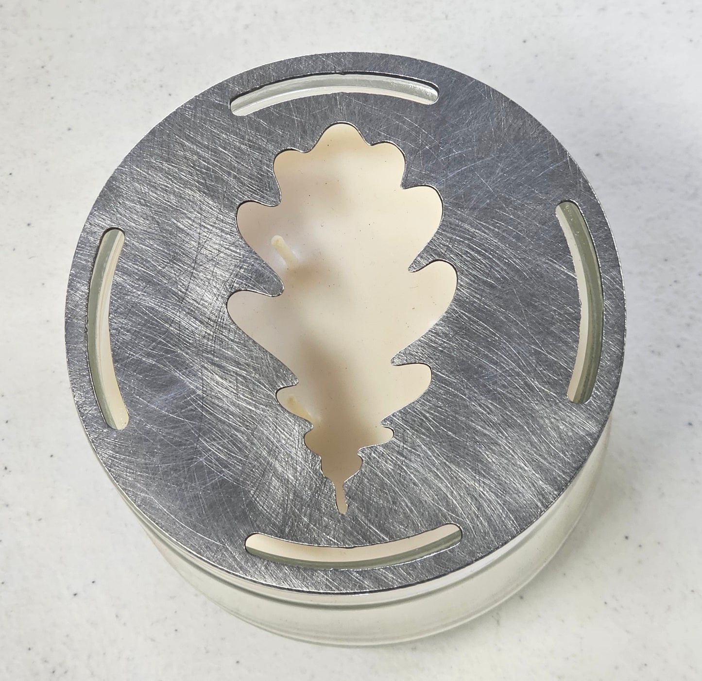 Oak Leaf Candle Topper - Rustic Metal Candle Lid for Jar Candles, Fall & Woodland Home Decor, Decorative Metal Candle Topper