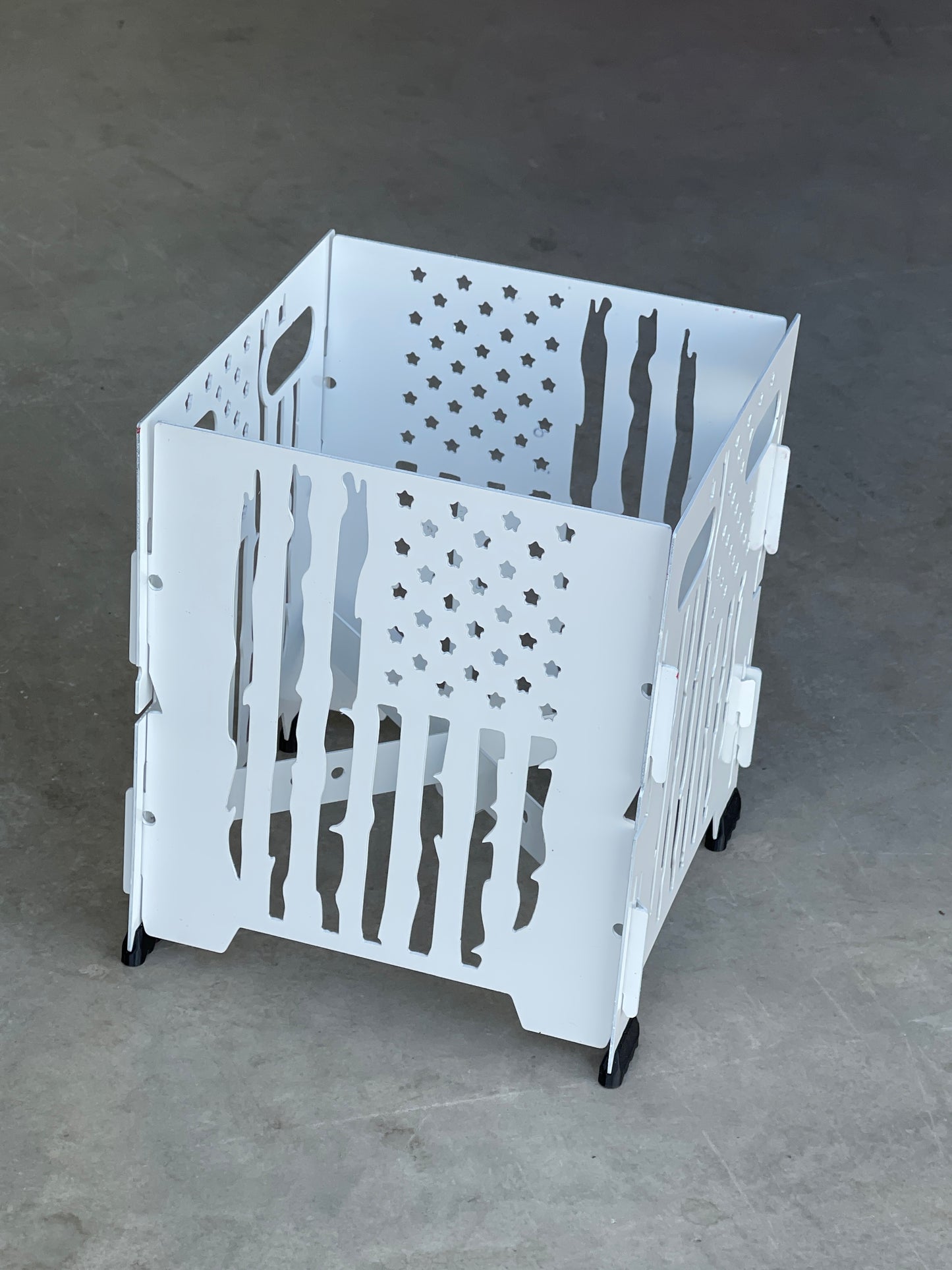 White Flag Metal Plant Stand | Collapsable