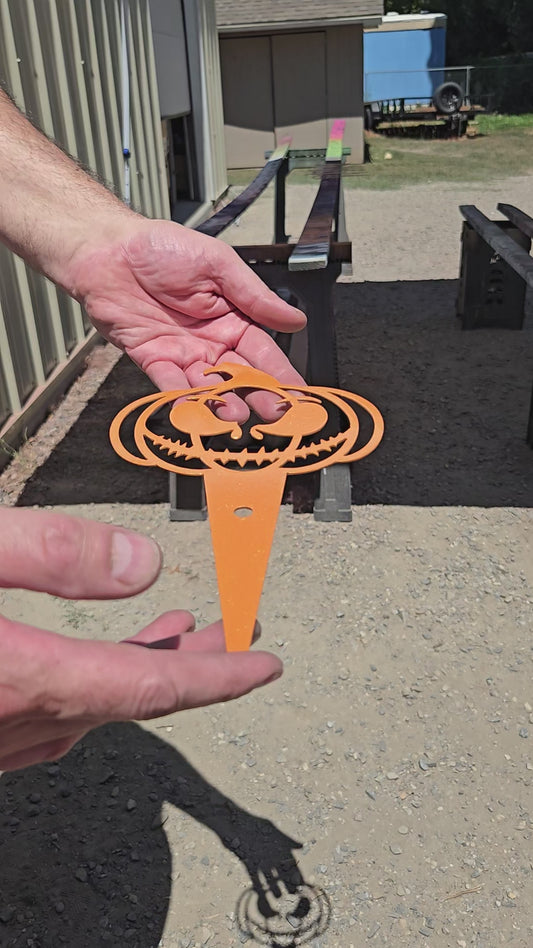 Sinister Pumpkin Metal Garden Stake – Halloween Yard and Garden Decor