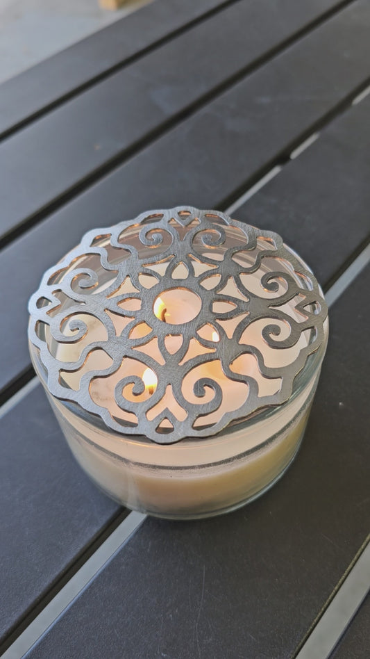 Ornate Vintage Scroll Candle Topper – Decorative Metal Jar Candle Lid for Even Burn & Improved Airflow